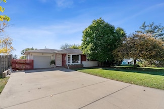 630 Burbank Ave, Waterloo, IA 50702