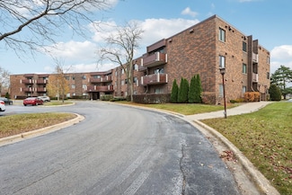 898 Wellington Ave Unit 202, Elk Grove Village, IL 60007