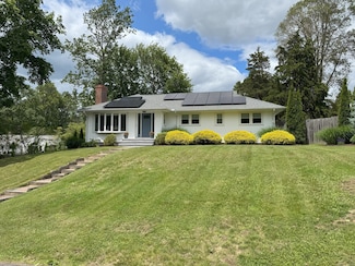 38 Kingston Rd, Trumbull, CT 06611