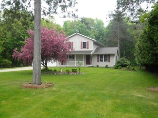 4836 Red Pine Dr, Grant, MI 49327