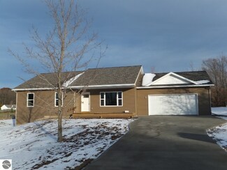 6687 Windwood Dr, Lake Ann, MI 49650