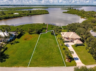 8615 Seacrest Dr, Vero Beach, FL 32963