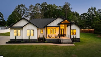 175 Northwood Cir, Wellford, SC 29385