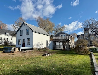 4 Water St, Vinalhaven, ME 04863