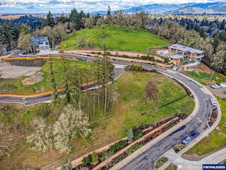 1282 Evening Star Ln, Eugene, OR 97401