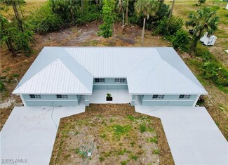 3825/3827 Hollycrest St, Fort Myers, FL 33905