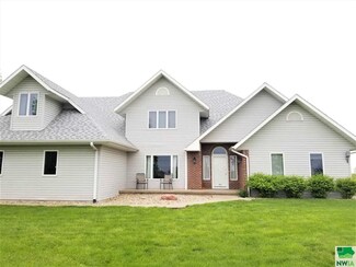 31844 W Loop Rd, Sioux City, IA 51108