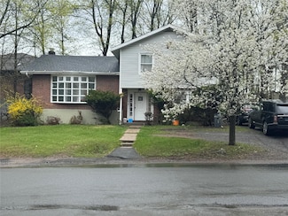 30 Bedford Ave, Monticello, NY 12701