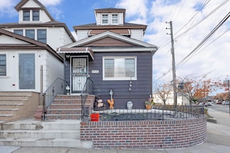 65-02 80th St, Flushing, NY 11379