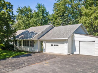 7 Lynn Dr, Schenectady, NY 12302