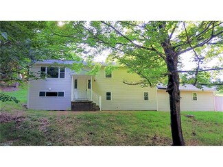 1135 Tower Rd, Little Hocking, OH 45742
