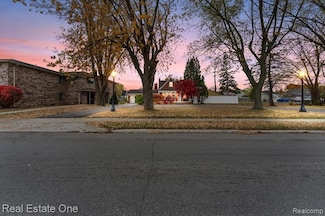 1353 Ford Ave, Wyandotte, MI 48192