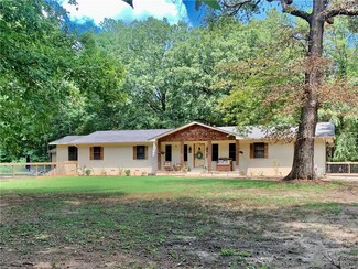 215 Applegate Ln, Dover, AR 72837