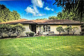 7370 Brookwood Dr, Brookfield, OH 44403