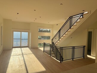 59 Highland Rd Unit 59, Brookline, MA 02445