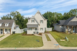 586 Piper Ave, Auburn, AL 36832