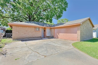 11619 Rowan Ln, Houston, TX 77072