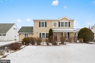16 Mayflower Rd, Levittown, PA 19056