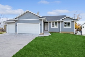 1913 Holly Meadow Ave SW, Cedar Rapids, IA 52404