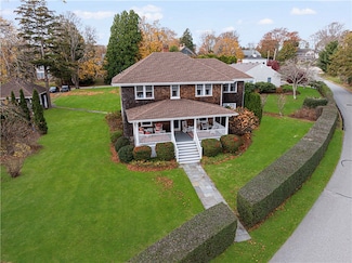 63 Longfellow Rd, Jamestown, RI 02835