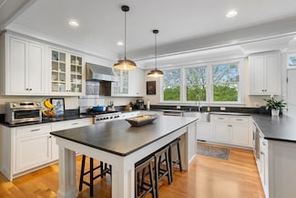 81 Hanover Rd, Carlisle, MA 01741