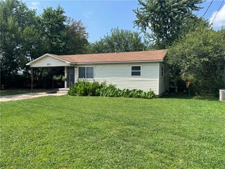 102 Raedel Ave, Springdale, AR 72764