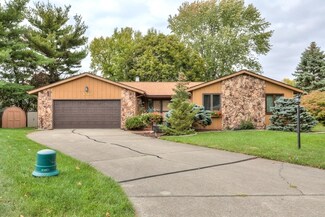 1516 Country Lake Dr, Champaign, IL 61821