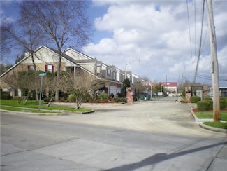 16 Nouveau Ln E, Metairie, LA 70003