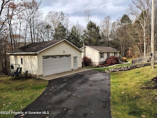 7 Hollow Crest Rd, Tunkhannock, PA 18657