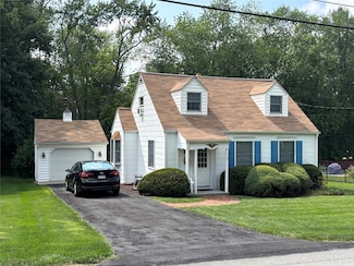 21 Kinderhook Dr, Poughkeepsie, NY 12603