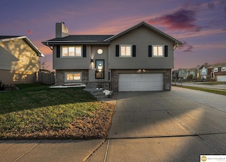 7971 Curtis Ave, Omaha, NE 68134