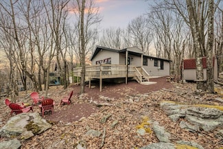 137 Skye Dr, Lake Harmony, PA 18624