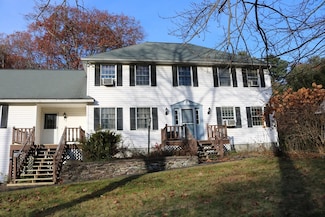 54 Lakeview Ave, Tyngsboro, MA 01879