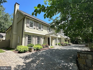 6801 Newbold Dr, Bethesda, MD 20817