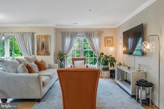 12801 Fair Briar Ln Unit 12801, Fairfax, VA 22033