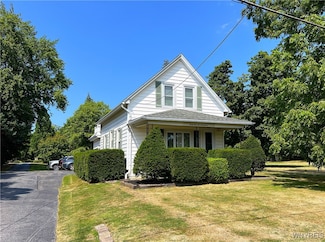 4477 E Lake Rd, Wilson, NY 14172