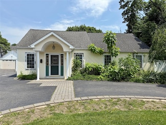 527 Carlls Path, Deer Park, NY 11729