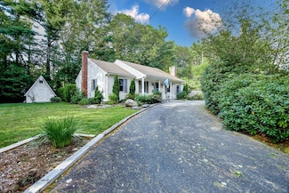 12 Bayberry Ln, Mattapoisett, MA 02739