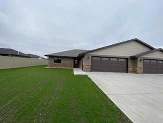 808 W 6th Ave, Mitchell, SD 57301
