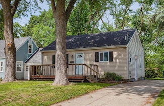 3516 54th St, Des Moines, IA 50310