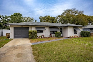 2585 Northland Rd, Mount Dora, FL 32757