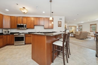 415 S Wells St Unit 101, Lake Geneva, WI 53147