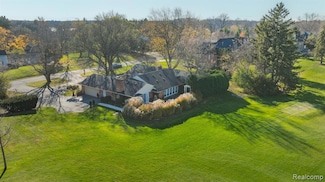 1206 Cedarholm Ln, Bloomfield Hills, MI 48302