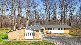 8547 Hilltop Dr, Mentor, OH 44060