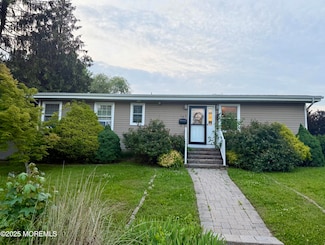 167 Brookside Dr, Belford, NJ 07718