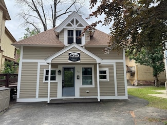 51 Cedar St, Worcester, MA 01609