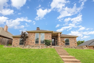 3233 David Dr, Hurst, TX 76054