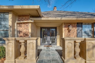 2701 Shadow Dr W, Arlington, TX 76006