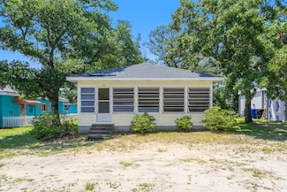 103 N Middleton Ave, Oak Island, NC 28465