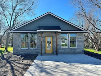 1115 Neches St, Lockhart, TX 78644